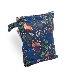 liten pul-påse med rävar och kaniner på