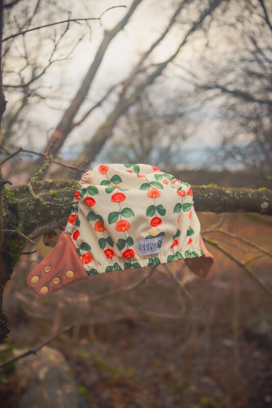 ett pul-skal med vallmo på som hänger